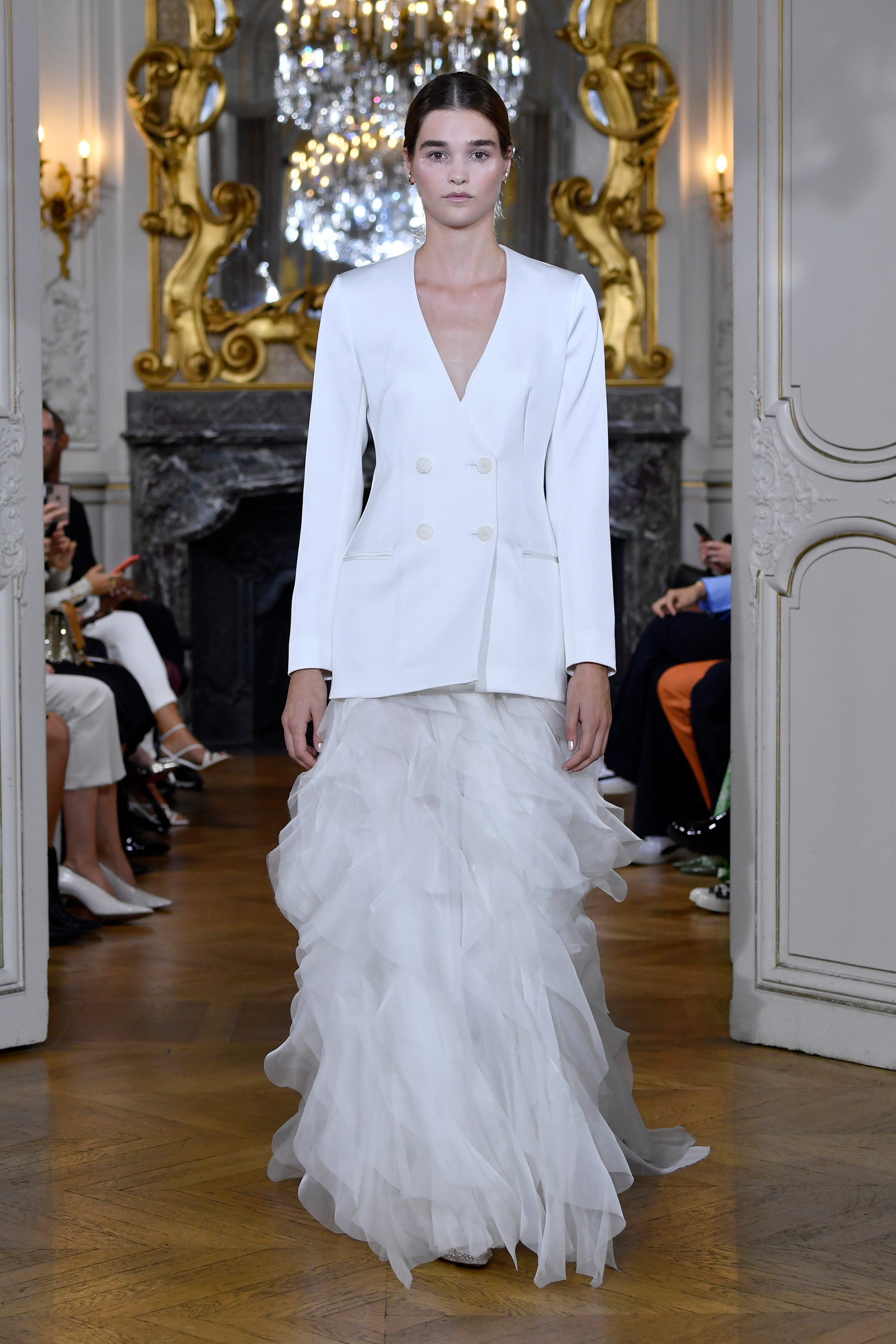 Bouton Blazer Catwalk Look